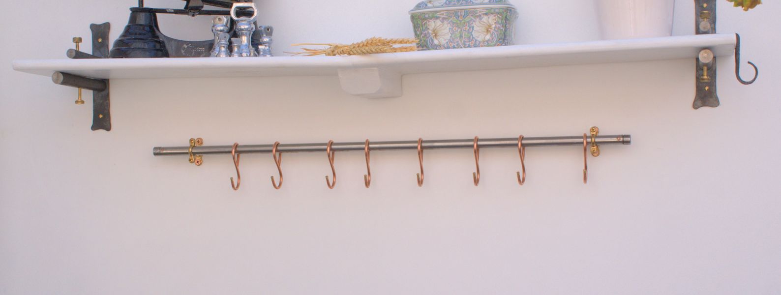 31-inch skillet pan rack in customer kitchen